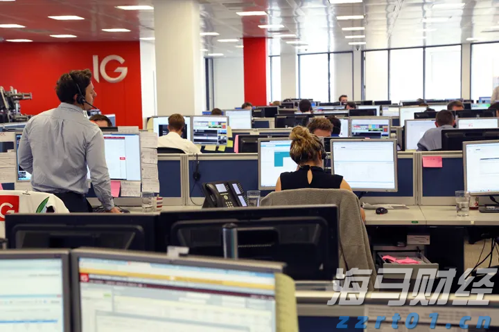 A股午评 | 三大指数走势分化 沪指半日涨0.52% 大金融板块、周期资源股扛大旗